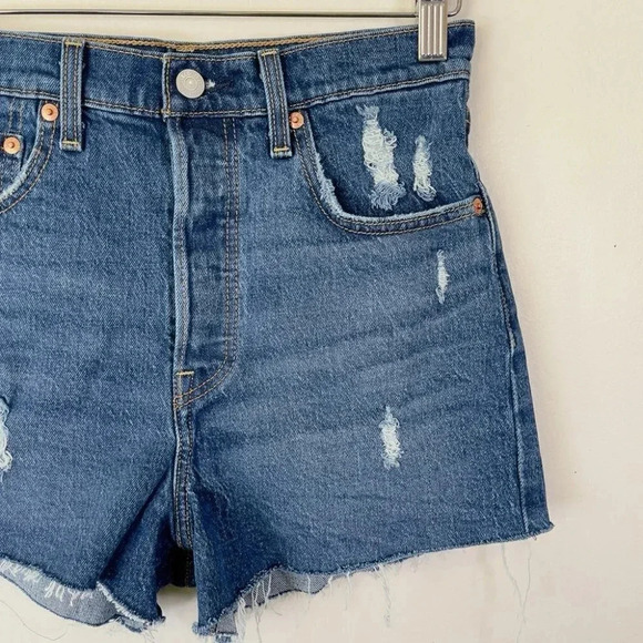 Levi's Ribcage Distressed Mid Thigh Medium Wash Frayed Hem Jean Shorts - Picture 4 of 16